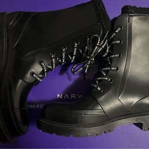 snow shoes Women Size 10

worn 3-4 times.

Used like new.

Offers accepted :)